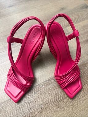 Mercedes Castillo Fuchsia Multi-Strap Slingback Heels size 40/10